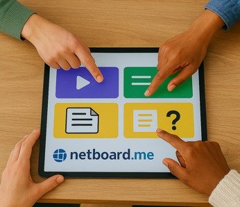 Vier Kinderhände an einem Tablet 