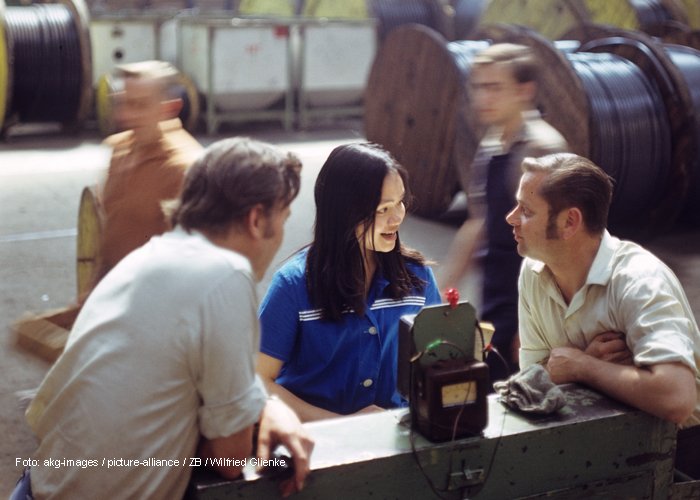 Arbeiten und Leben in der Fremde: Von "Gastarbeitern und "Vertragsarbeitern": DDR 1970 - Vietnamesische Gastarbeiter DDR 1970 - Vietnamesische Gastarbeiter