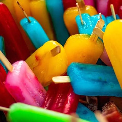 Buntes Eis am Stiel 