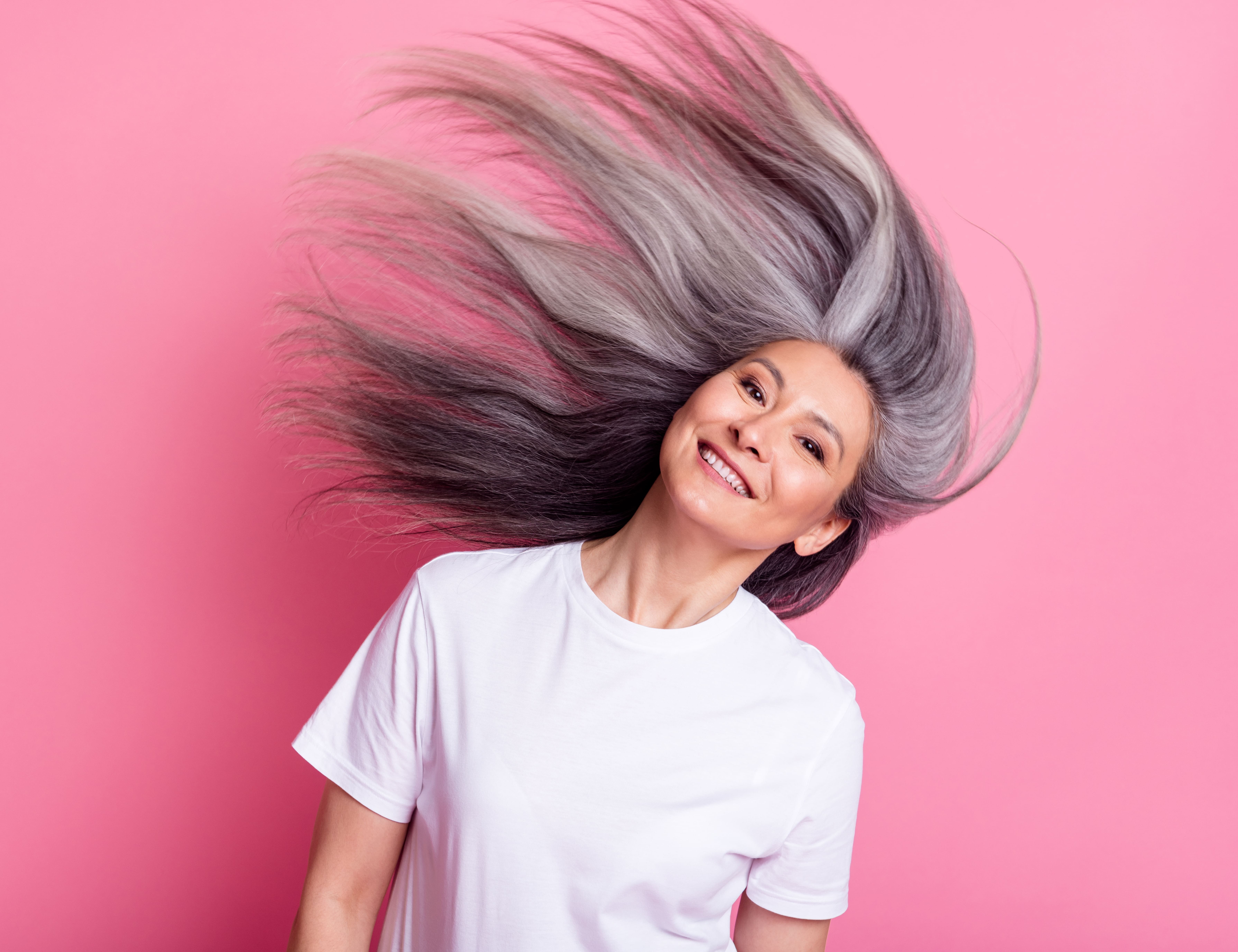 Frau mit grauen Haaren 