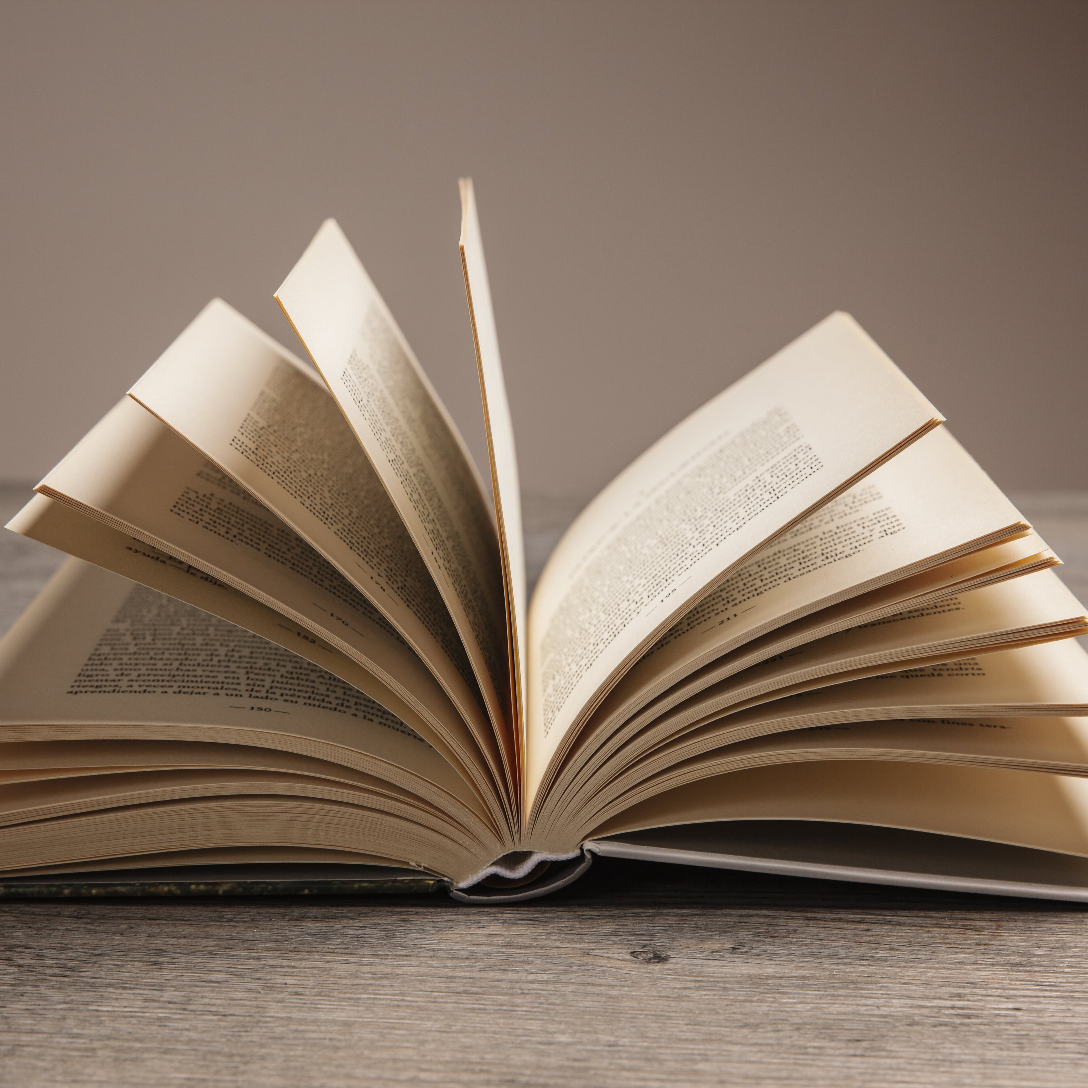 Ein aufgeschlagenes Buch