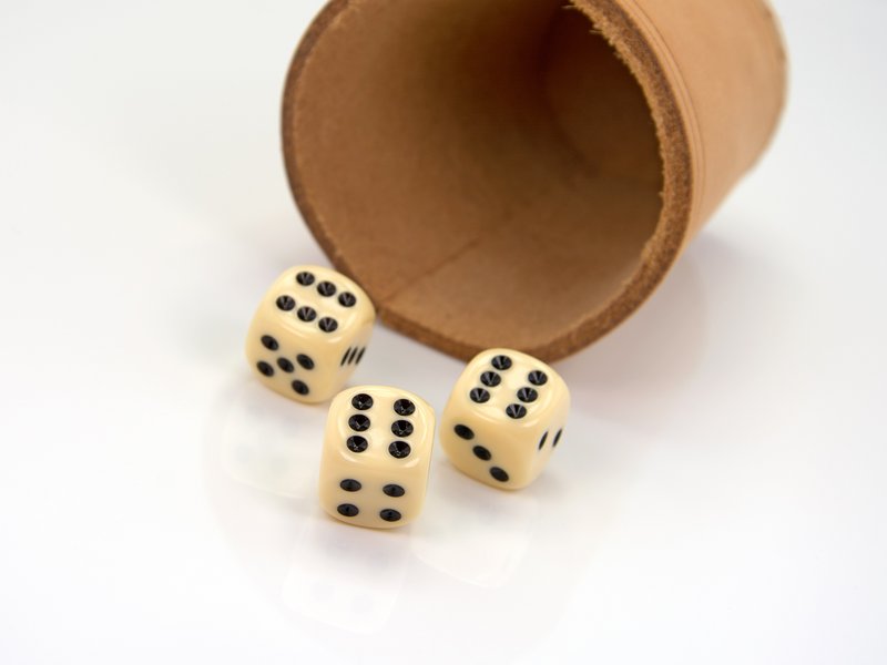 3 Würfel zeigen eine 6