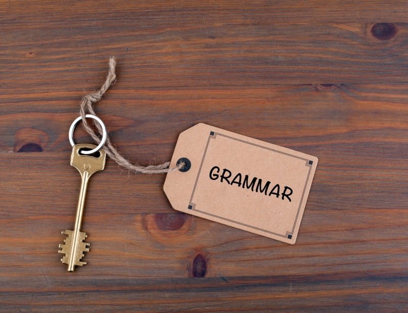 Schlüssel mit Anhänger "grammar"