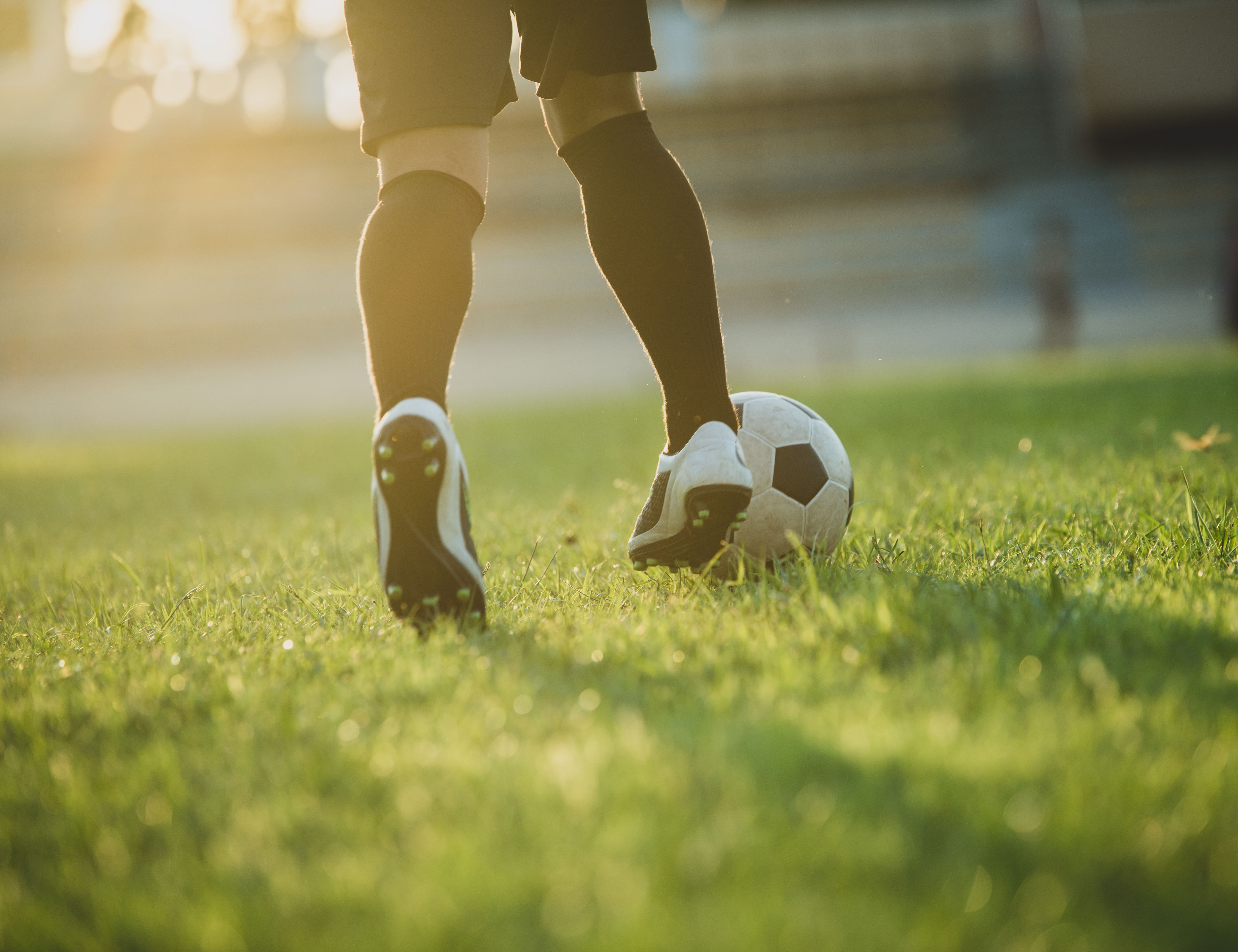 Fussballspieler auf dem Rasen 