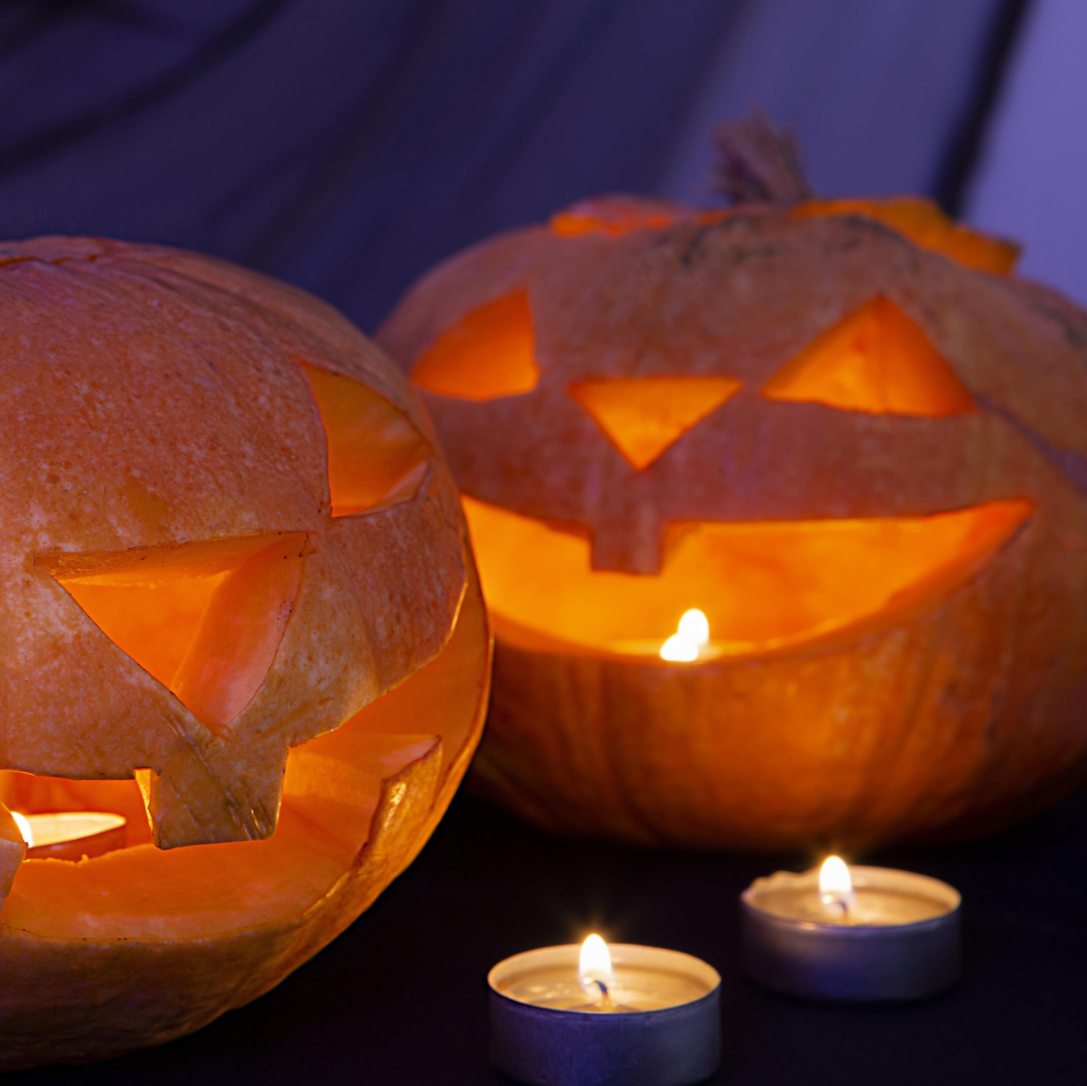 Geschnitzte Kürbisse