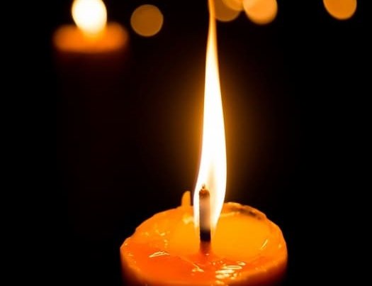 Kerze mit Flamme
