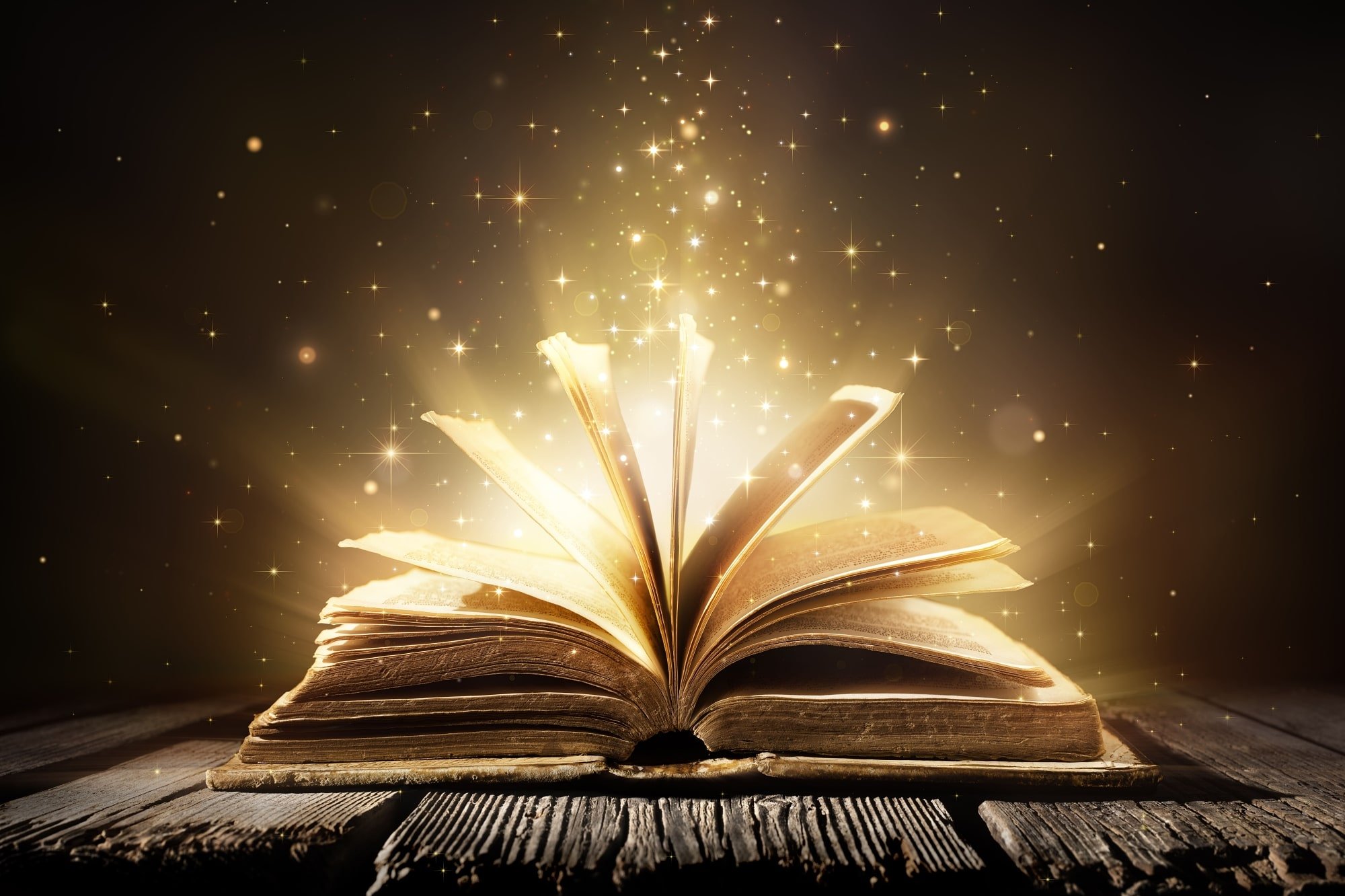 aufgeschlagenes Buch, das leuchtet