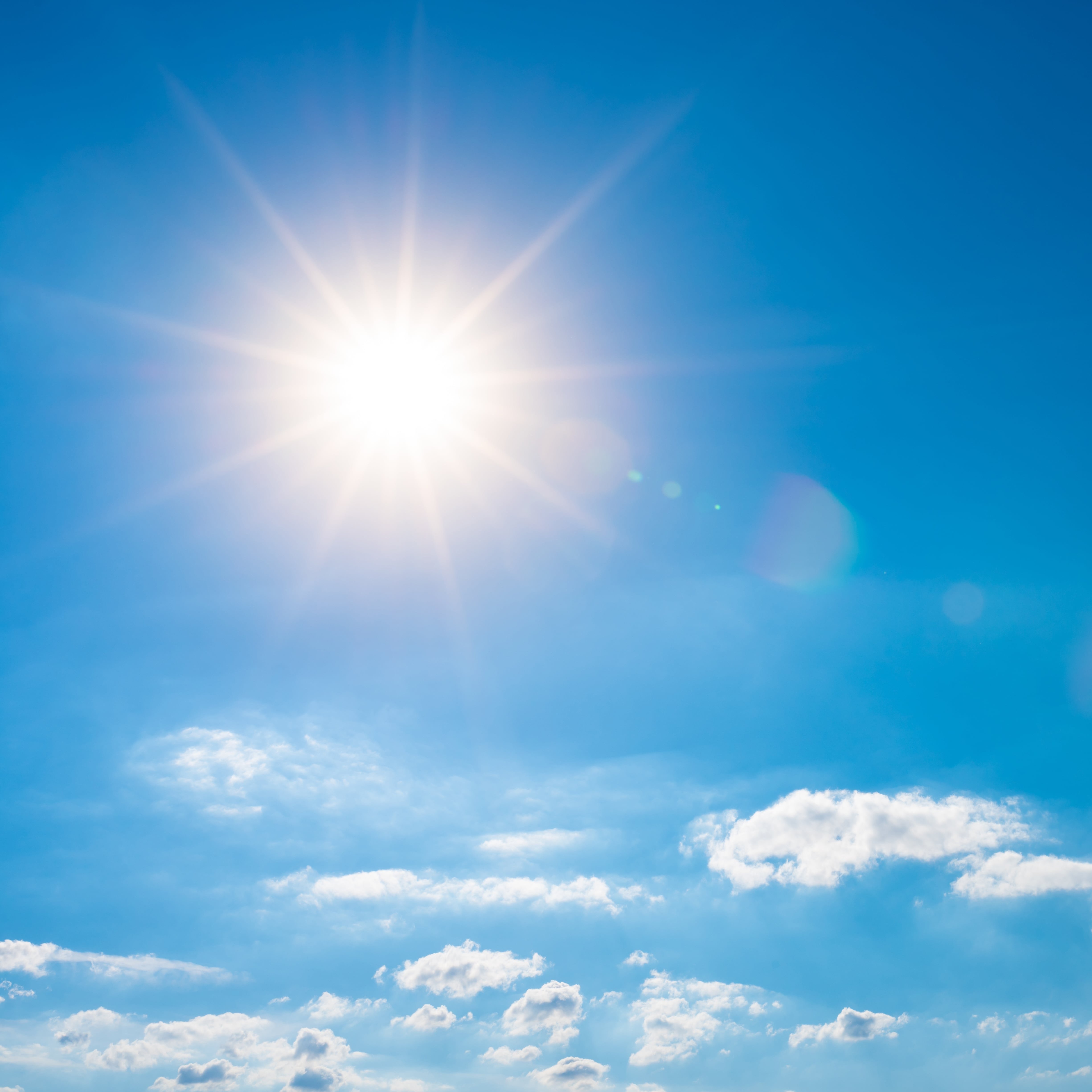 Sonne am blauen Himmel