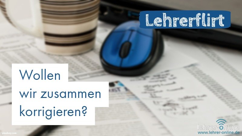 Typischer Flirt unter Lehrern: Wollen wir zusammen korrigieren? Schreibtisch; Lehrerflirt: Wollen wir zusammen korrigieren?