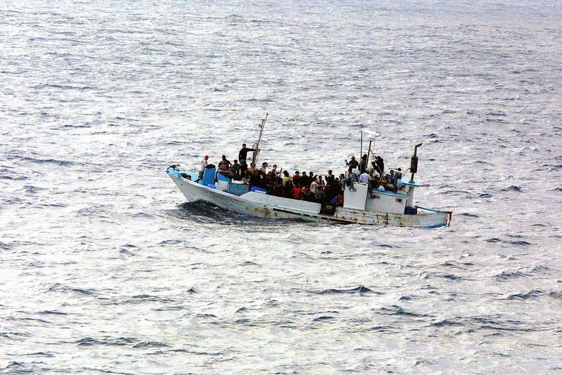 volles Flüchtlingsboot 