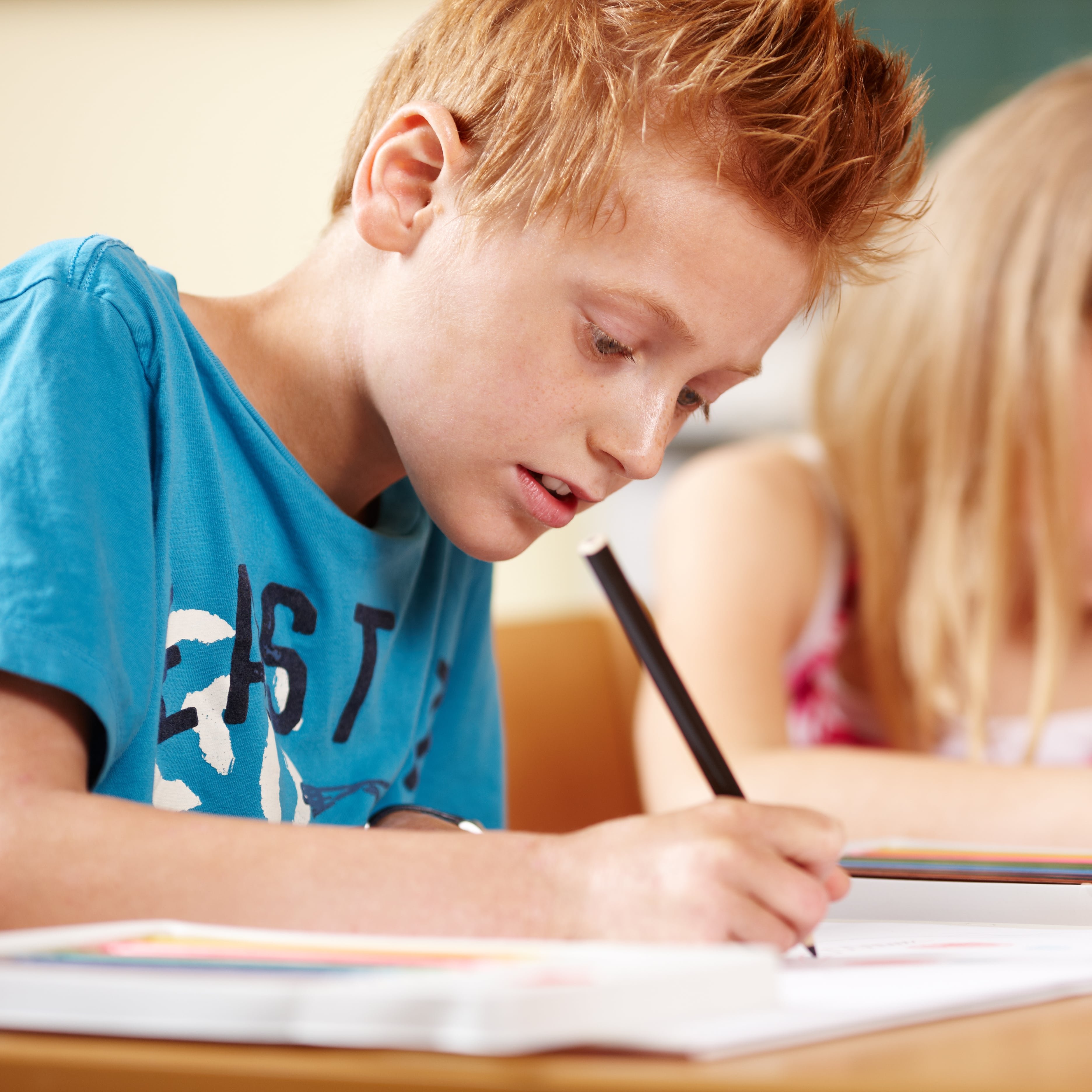 Schülerinnen und Schüler schreiben