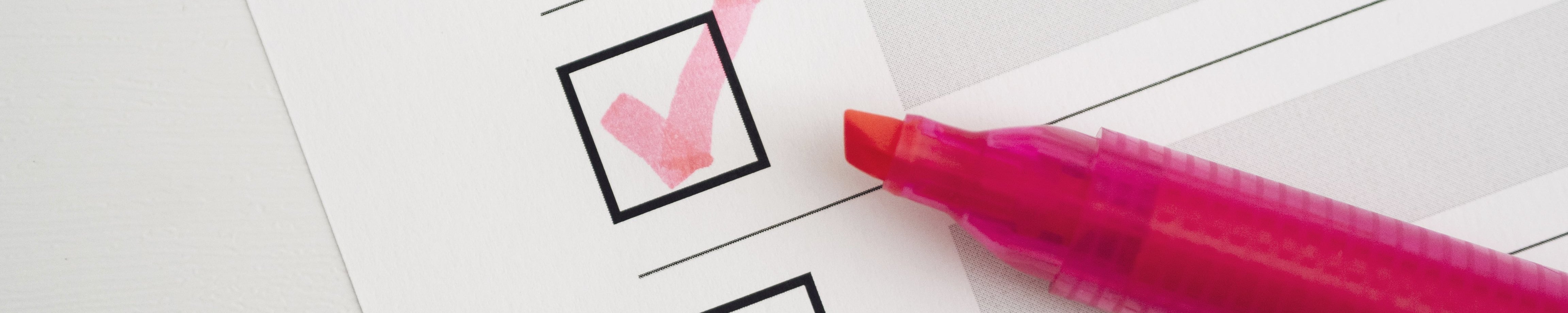 Textmarker neben abgehaktem Kästchen 