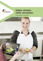 Erklärvideo selber drehen - Material des Bundeszentrums für Ernährung Mädchen als Moderatorin eines Erklärvideos