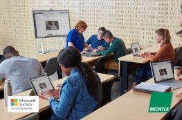 MS Surface Foto von einer Lerngruppe mit Laptops