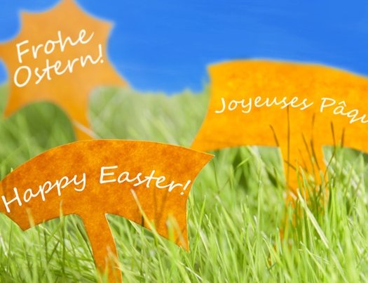 Drei Etiketten mit Frohe Ostern in unterschiedlichen Sprachen