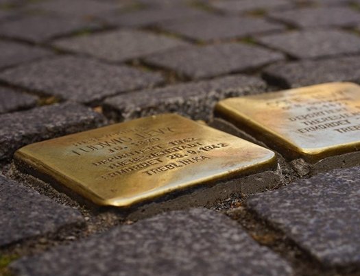 Stolpersteine auf Weg