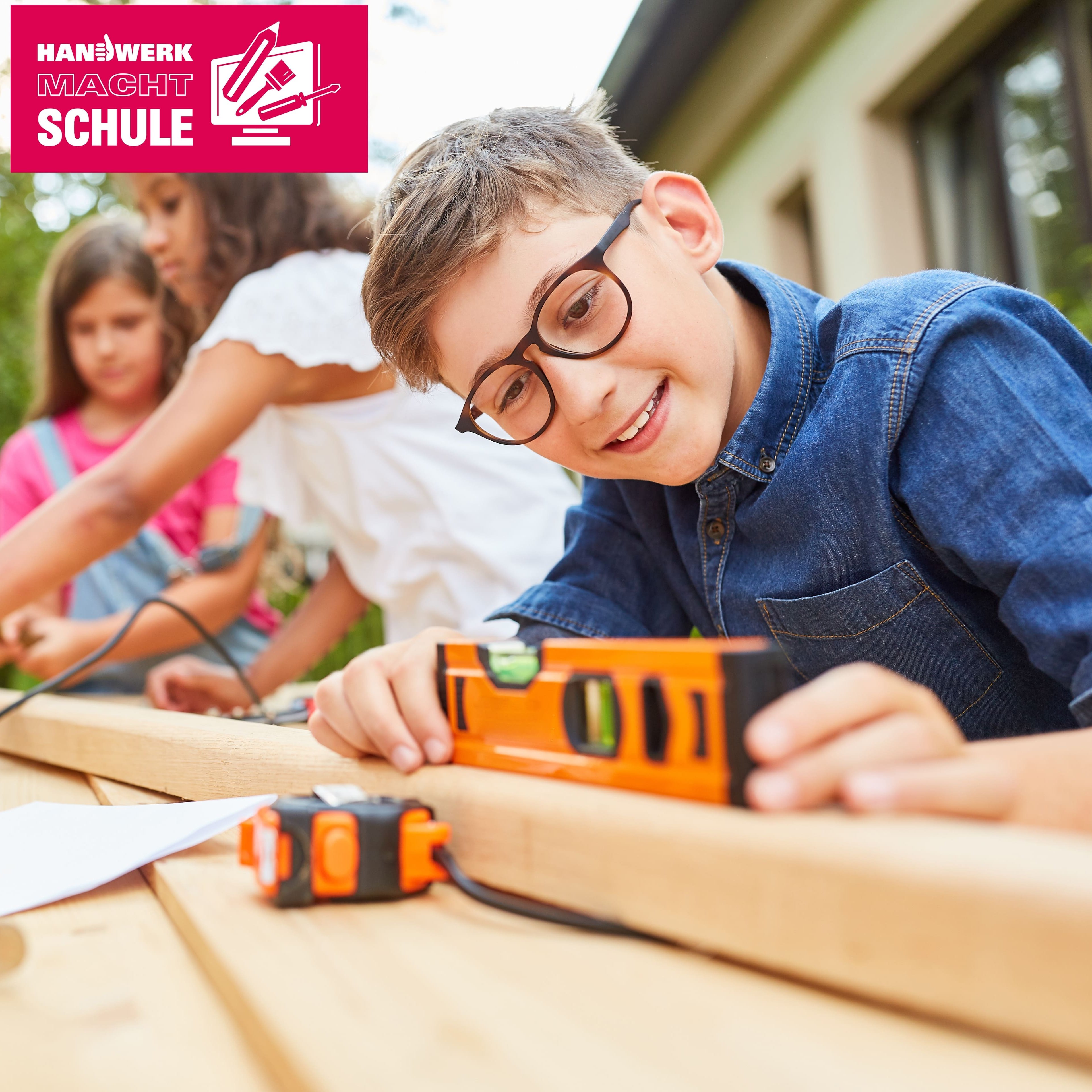 Schülerinnen und Schüler lernen Handwerk kennen