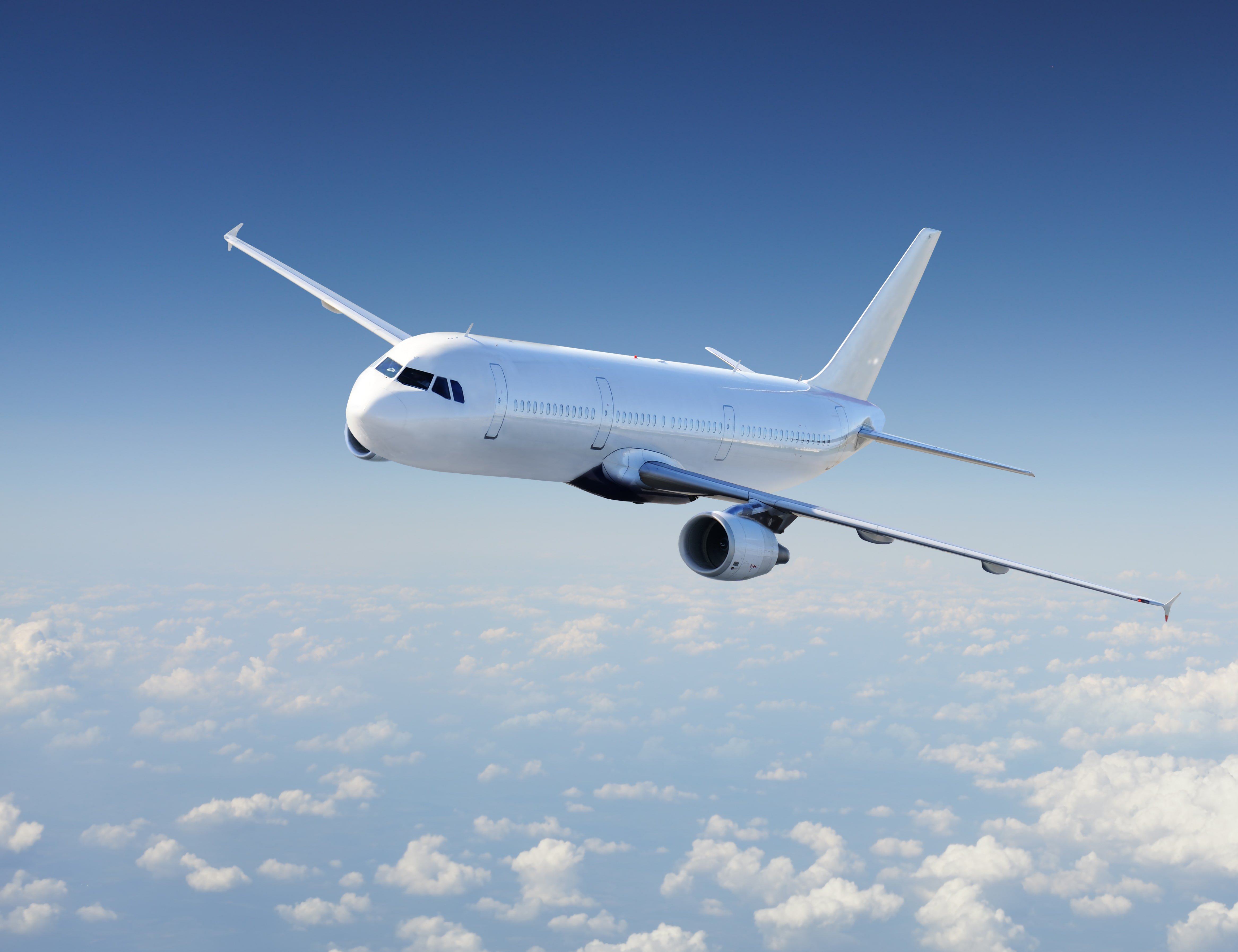 Flugzeug über den Wolken