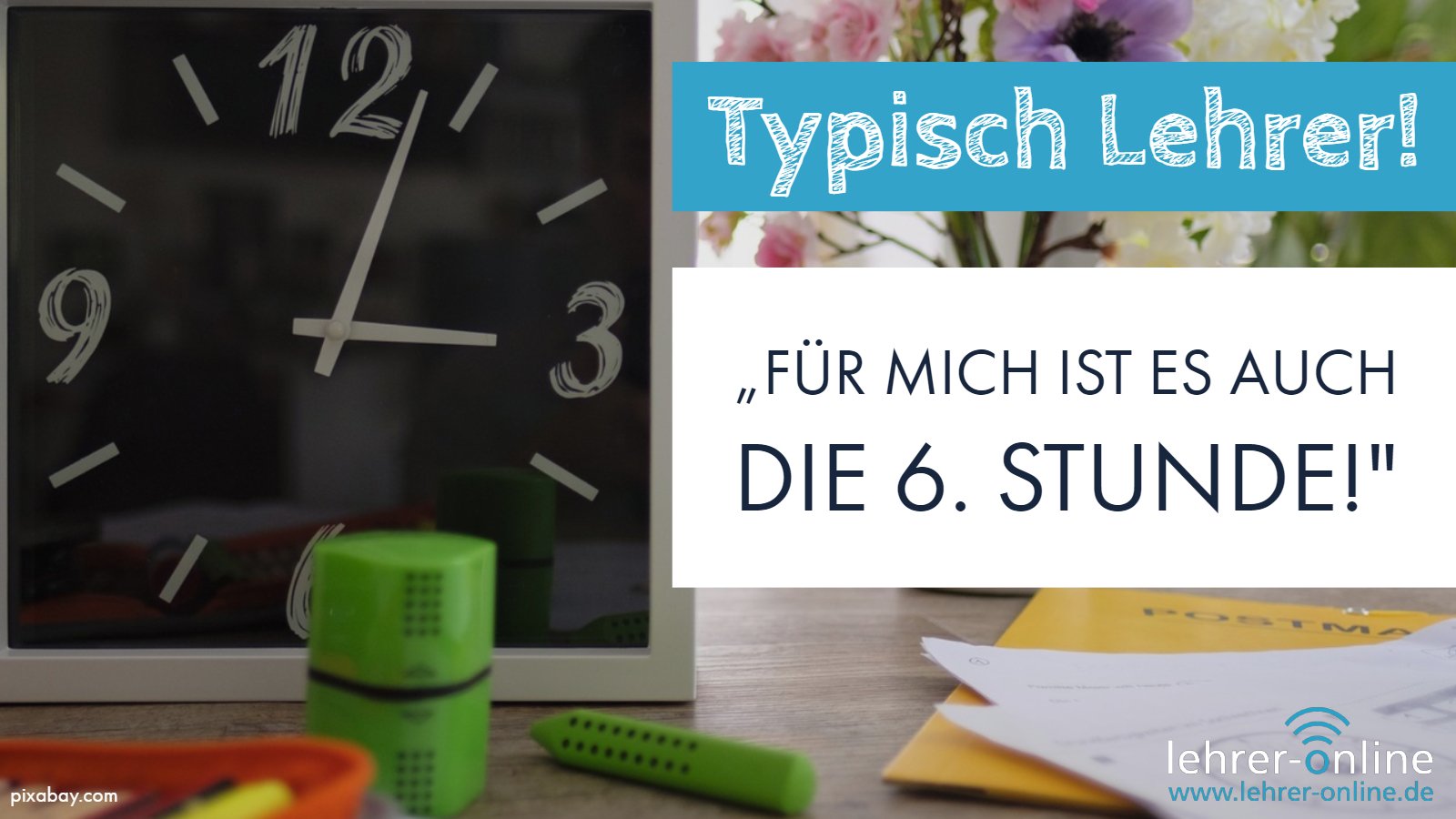 Der Lieblingsspruch der Lehrer kurz vor der Mittagspause: "Auch für mich ist es die 6. Stunde!" Uhr und Schreibtisch im Klassenzimmer, kurz vor der Mittagspause. Text im Bild: Typisch Lehrer! "Für mich ist es auch die 6. Stunde!"