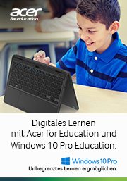 Windows 10 Pro Education Junge spielt lachend am Tablet