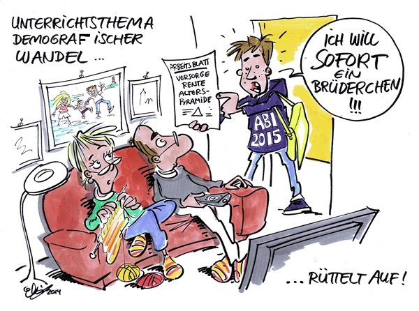 Abiturient kommt ins Wohnzimmer der Eltern. 