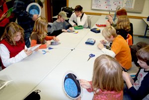 Kinder basteln drehbare Sternkarten