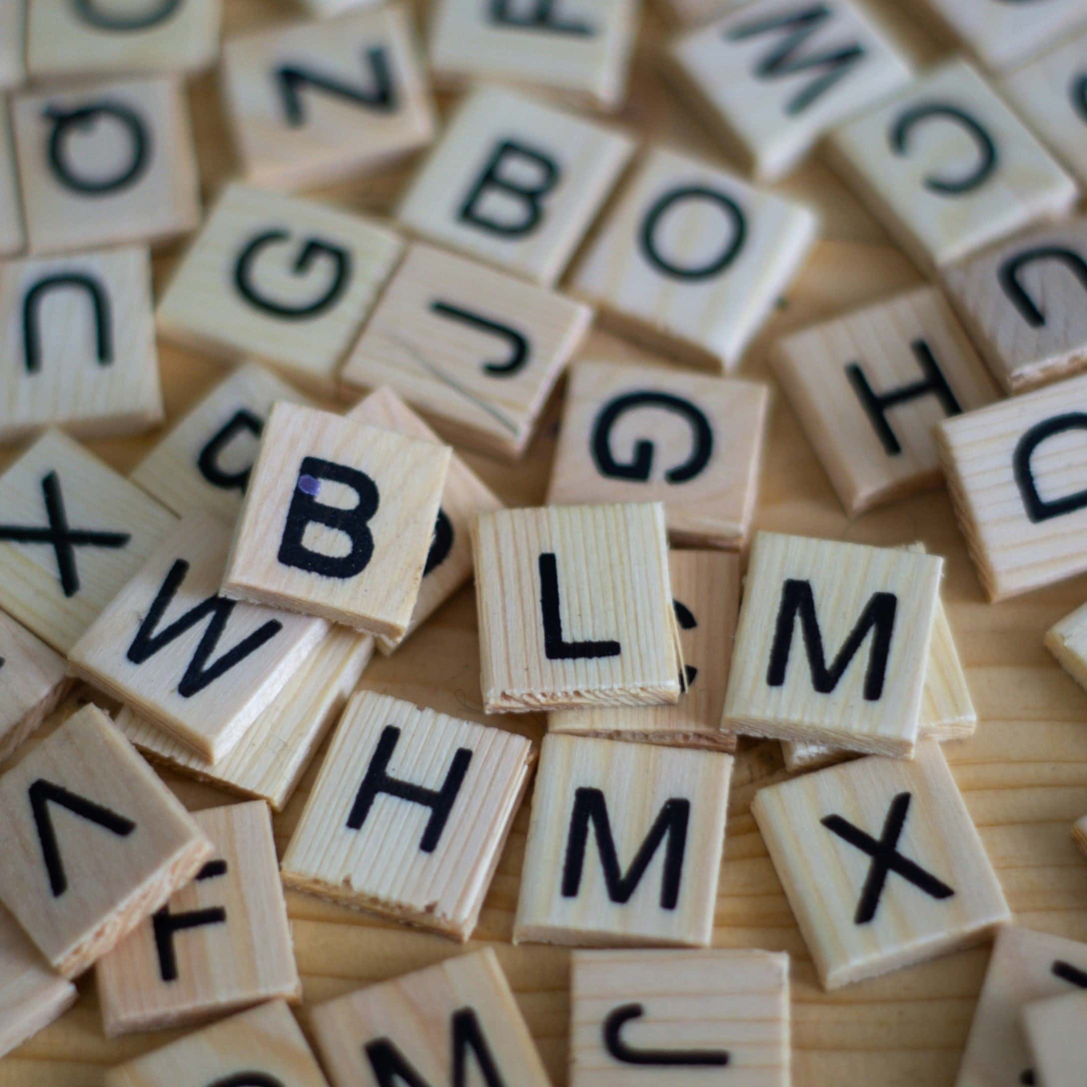 Buchstaben auf Holszplättchen