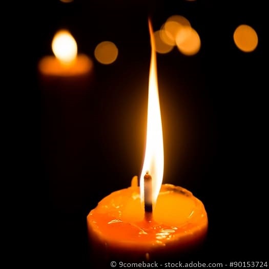 Kerze mit Flamme