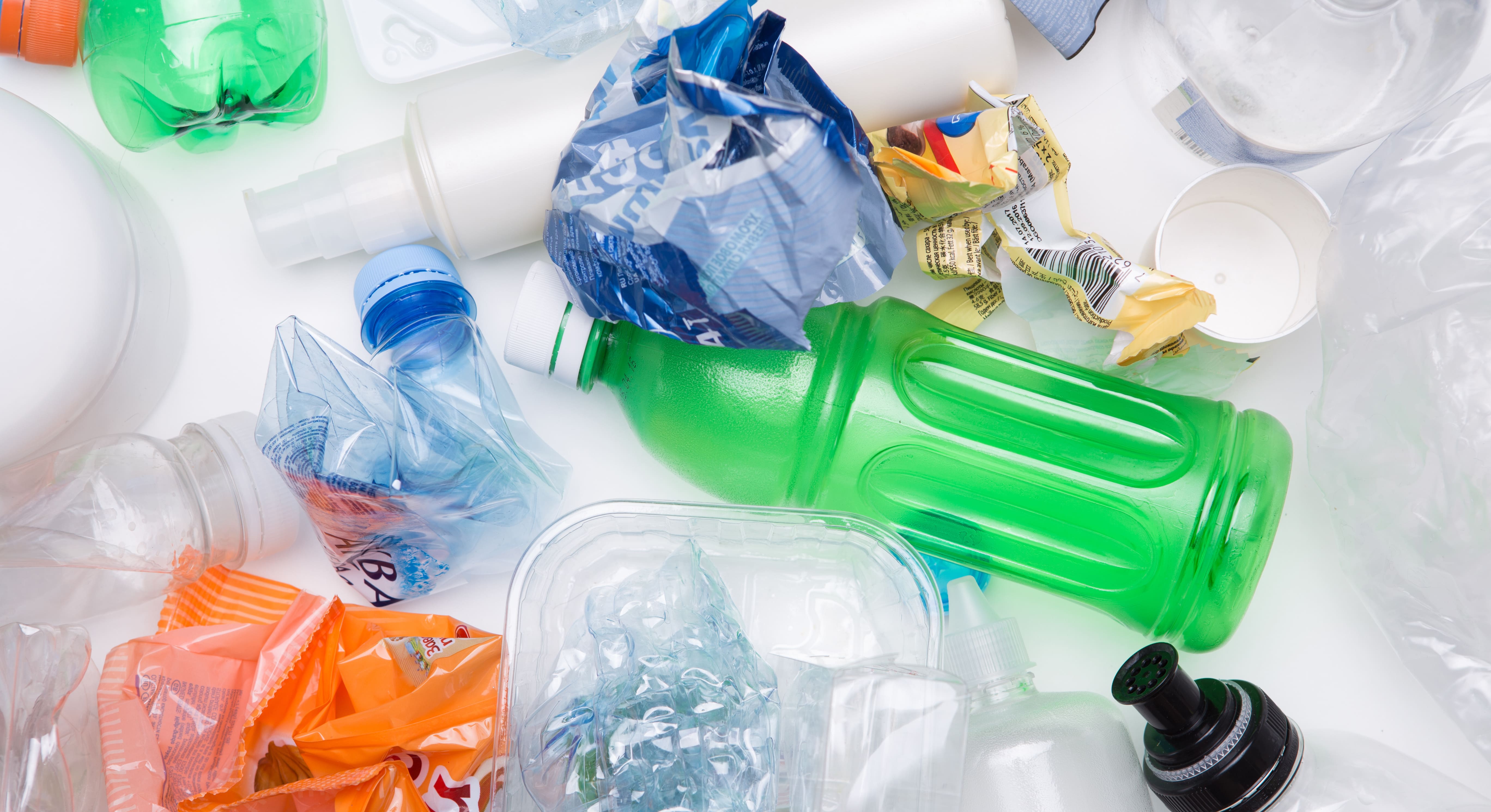 Plastikmüll Flaschen Tüten Verpackung