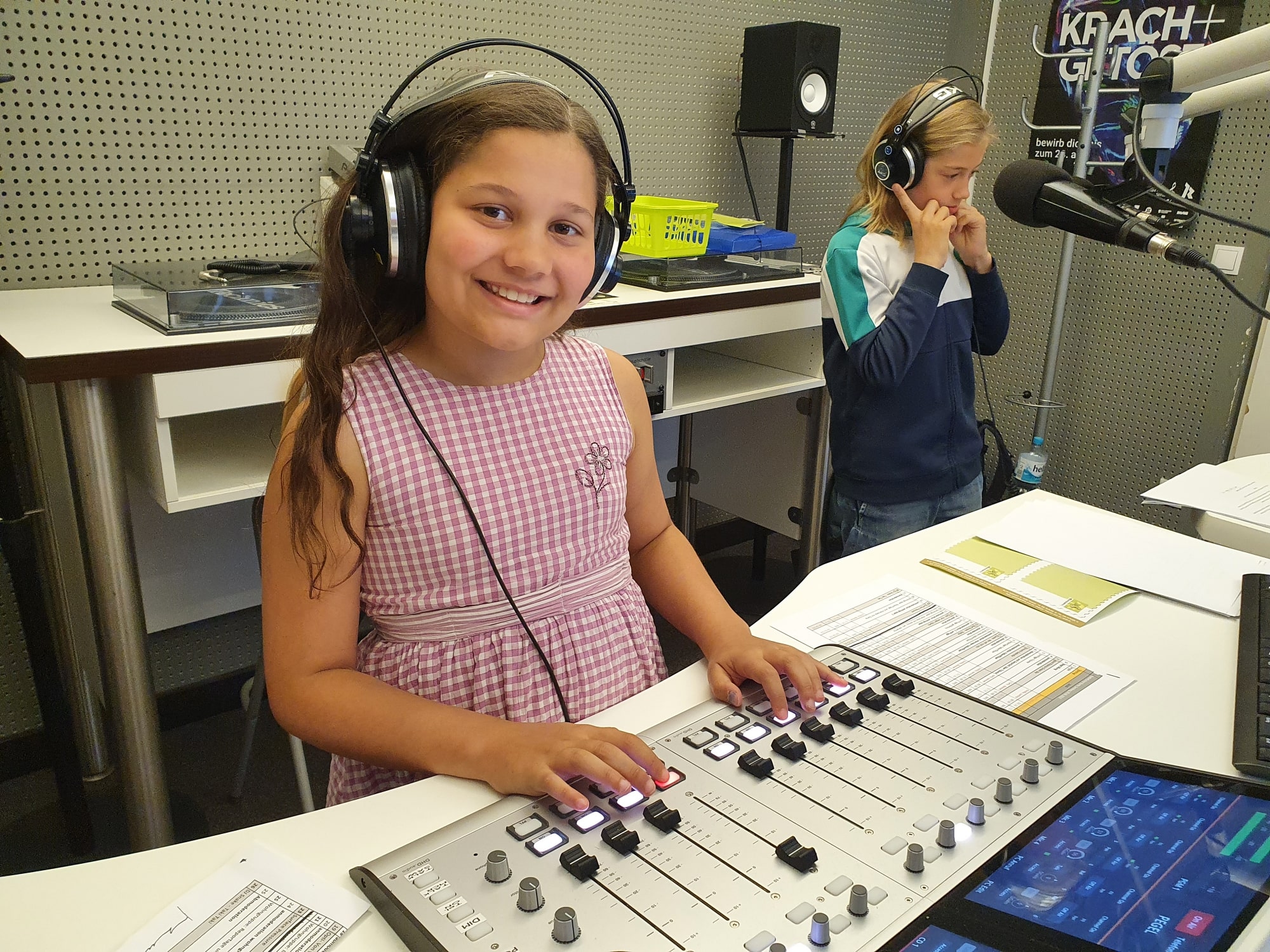 Radiofüchse: Interkulturelles Kinderradio Radiofüchse bei der Aufnahme im Radiostudio