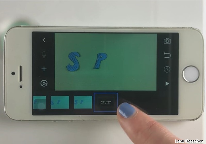 Auf einem Handy wird ein Stop-Motion-Video erstellt