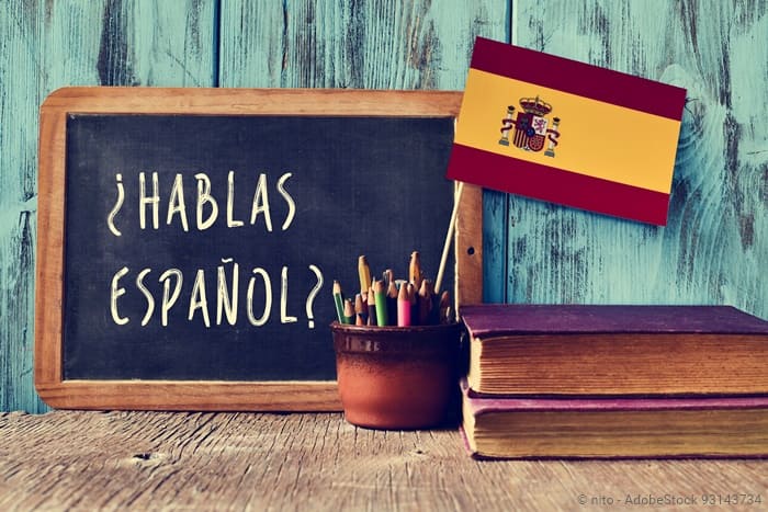 Tafel mit Schriftzug "Hablas espanol?"
