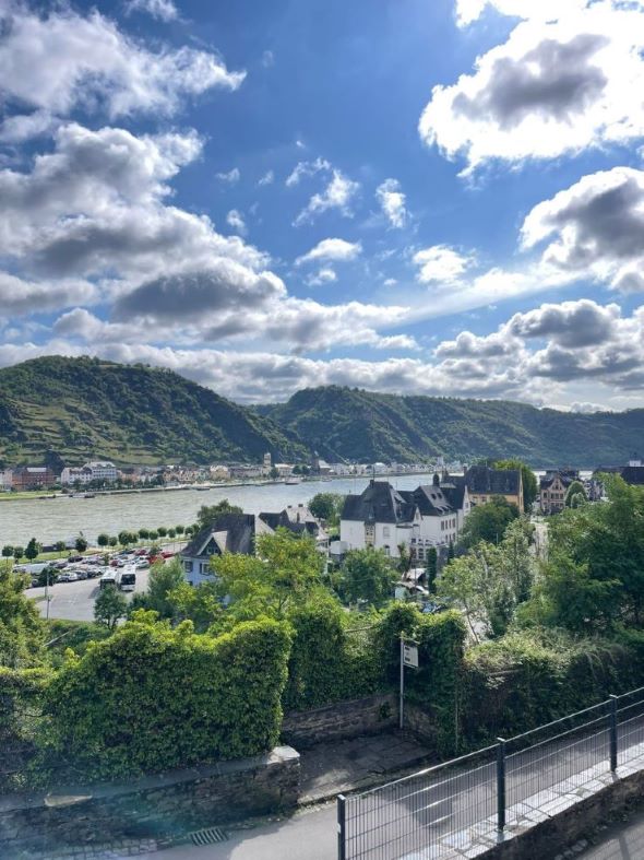 Referendariat an einer beruflichen Schule: Start ins neue Schuljahr – Rückblick auf die Sommerferien Bild von einer Fahrradtour am Rhein