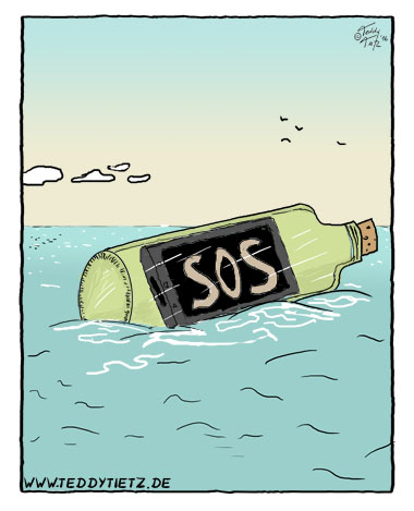 Handy mit Botschaft SOS schwimmt in Flasche im Meer