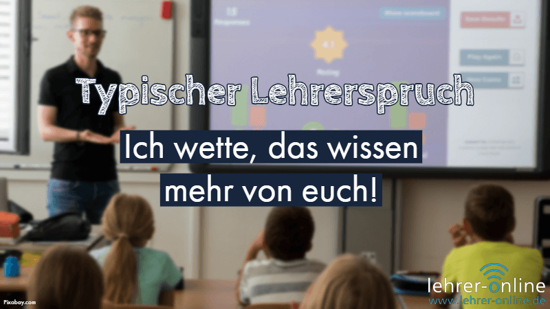 Klassenraum, Lehrer an der Tafel, Schüler sitzen im Raum; Typischer Lehrerspruch: Das wissen mehr von euch.