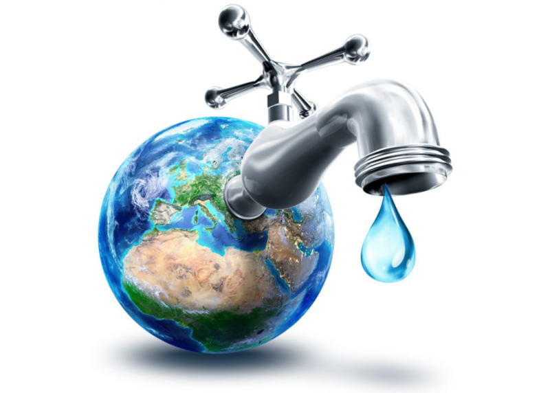 Wasserhahn an Erdkugel