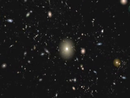 M 87; Screenshot aus der Animation "Flight to the Virgo Cluster"; Universität Hawai