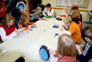 Kinder basteln drehbare Sternkarten