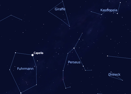 Zwischen Kassiopeia und Capella ist Perseus gut zu finden.
