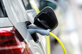 Voll geladen: neue Lehrerhandreichung zur Elektromobilität BDEW: Energie macht Schule